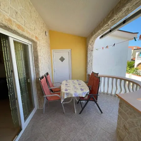 Apartements Delfin Apartman Vir