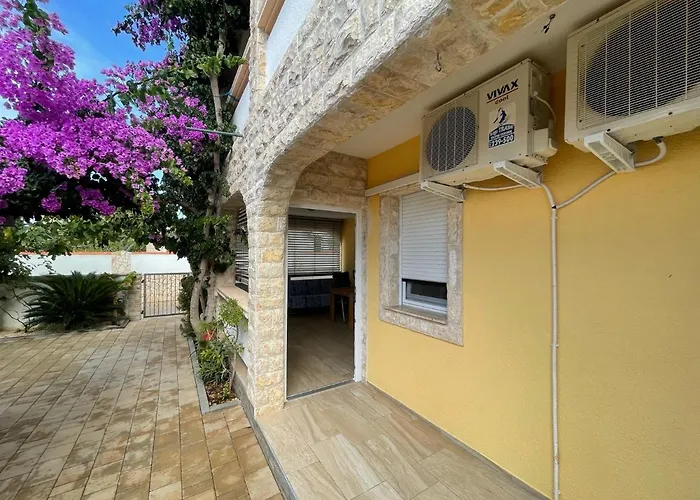 Apartements Delfin * Vir