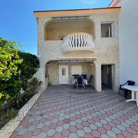 Apartements Delfin * Vir